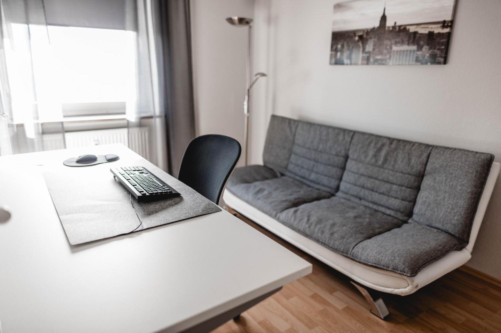 Me Homes - Grosse Moderne Designer-Wohnung Fuer Urlaub Und Business - Mit Kueche, Buero, Balkon Und 2 Parkplaetzen Байройт Екстер'єр фото