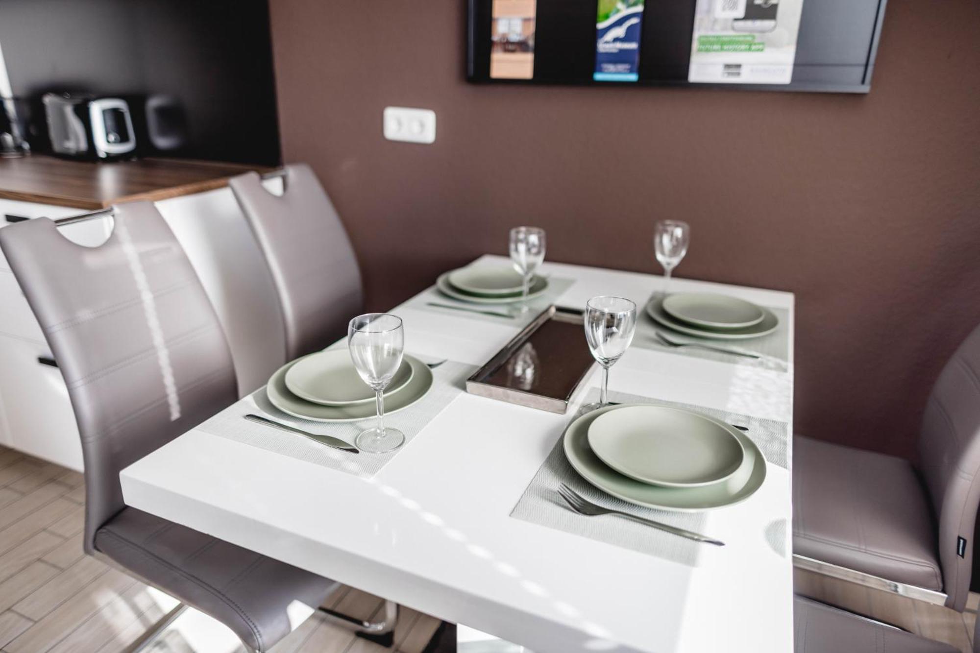 Me Homes - Grosse Moderne Designer-Wohnung Fuer Urlaub Und Business - Mit Kueche, Buero, Balkon Und 2 Parkplaetzen Байройт Екстер'єр фото