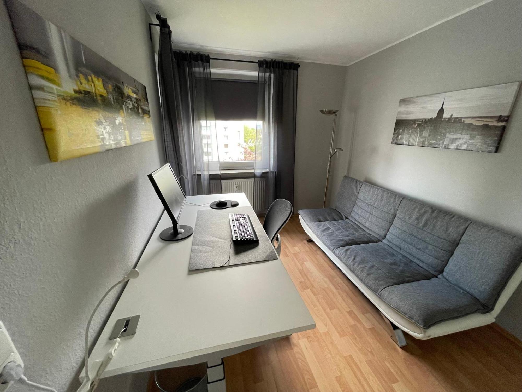 Me Homes - Grosse Moderne Designer-Wohnung Fuer Urlaub Und Business - Mit Kueche, Buero, Balkon Und 2 Parkplaetzen Байройт Екстер'єр фото